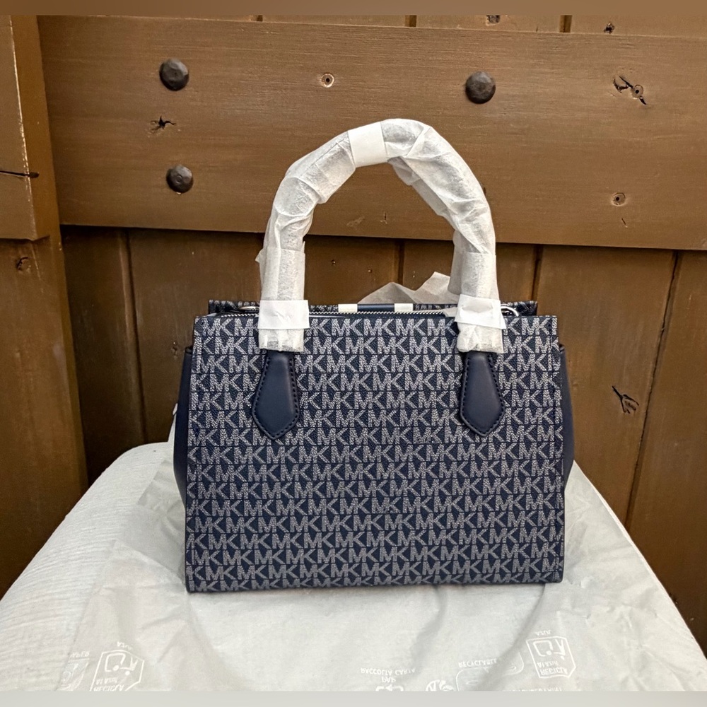 Michael Kors Marilyn Medium Signature Logo Stripe Satchel originally $398 NWT - Picture 9 of 9
